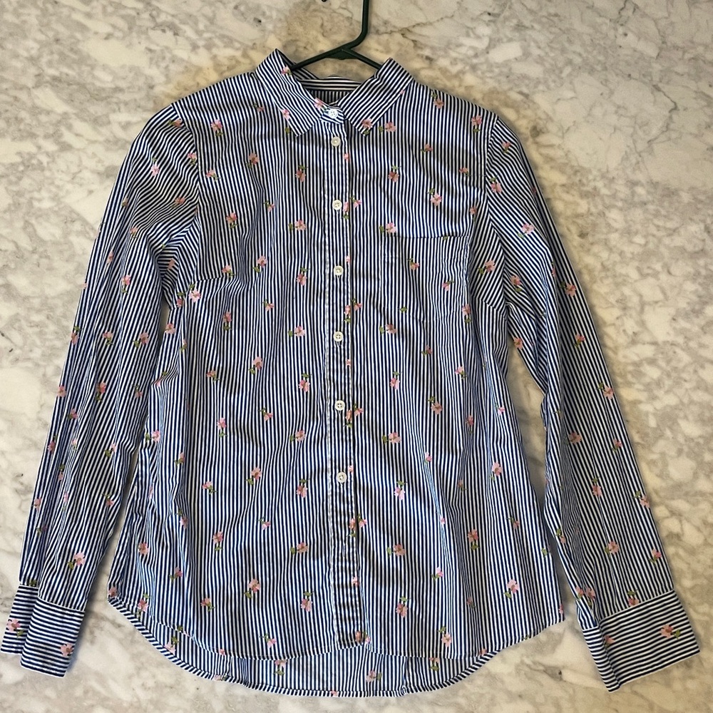 NWT J. CREW MERCANTILE BUTTON DOWN IN SIZE MEDIUM.